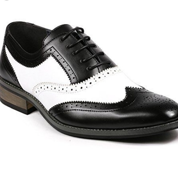 uv signature Other - Two-tone perforated wingtip lace-up Oxford shoes